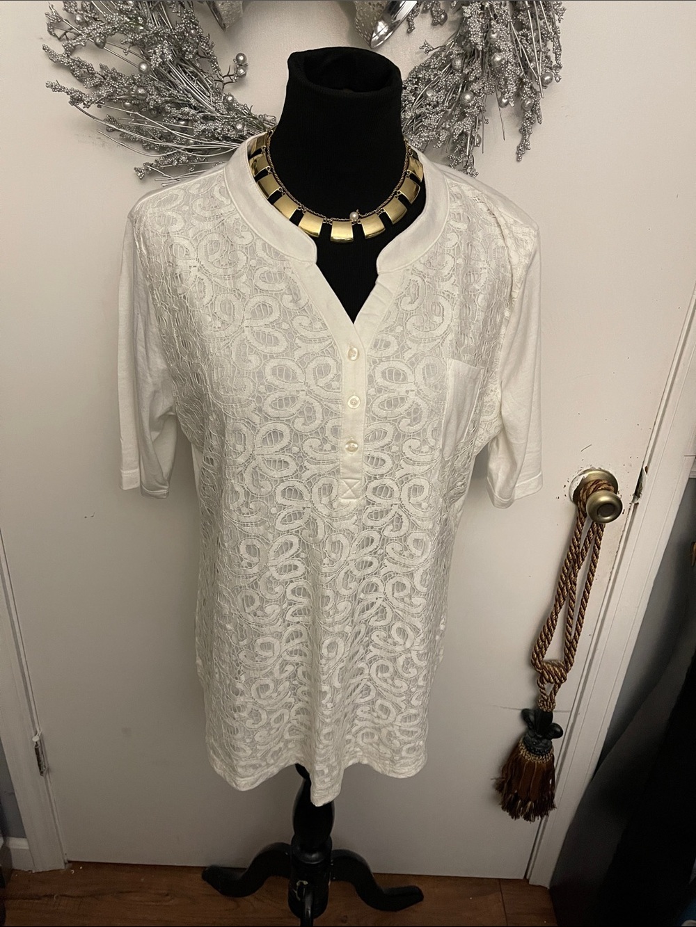 Women’s White Lace Front Short Sleeve Tunic Top